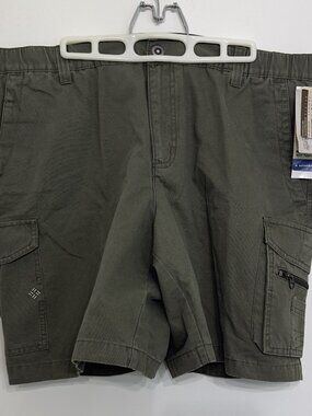 MENS GREEN COLUMBIA LARGE SHORTS BRAND NEW WITH TAG